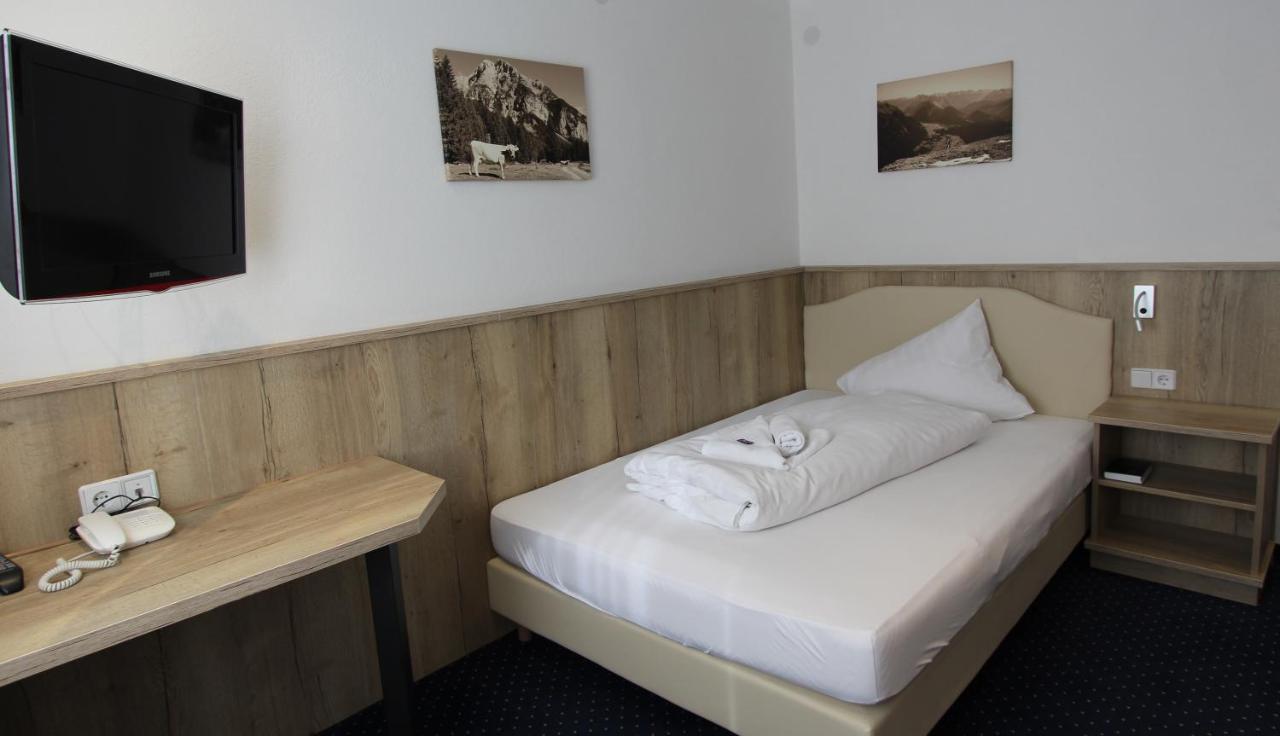 Hotel Tirolerhof ลอยทัช ภายนอก รูปภาพ