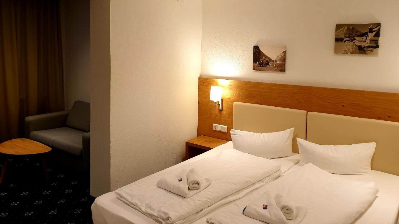 Hotel Tirolerhof ลอยทัช ภายนอก รูปภาพ
