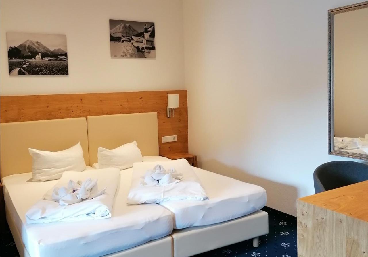 Hotel Tirolerhof ลอยทัช ภายนอก รูปภาพ