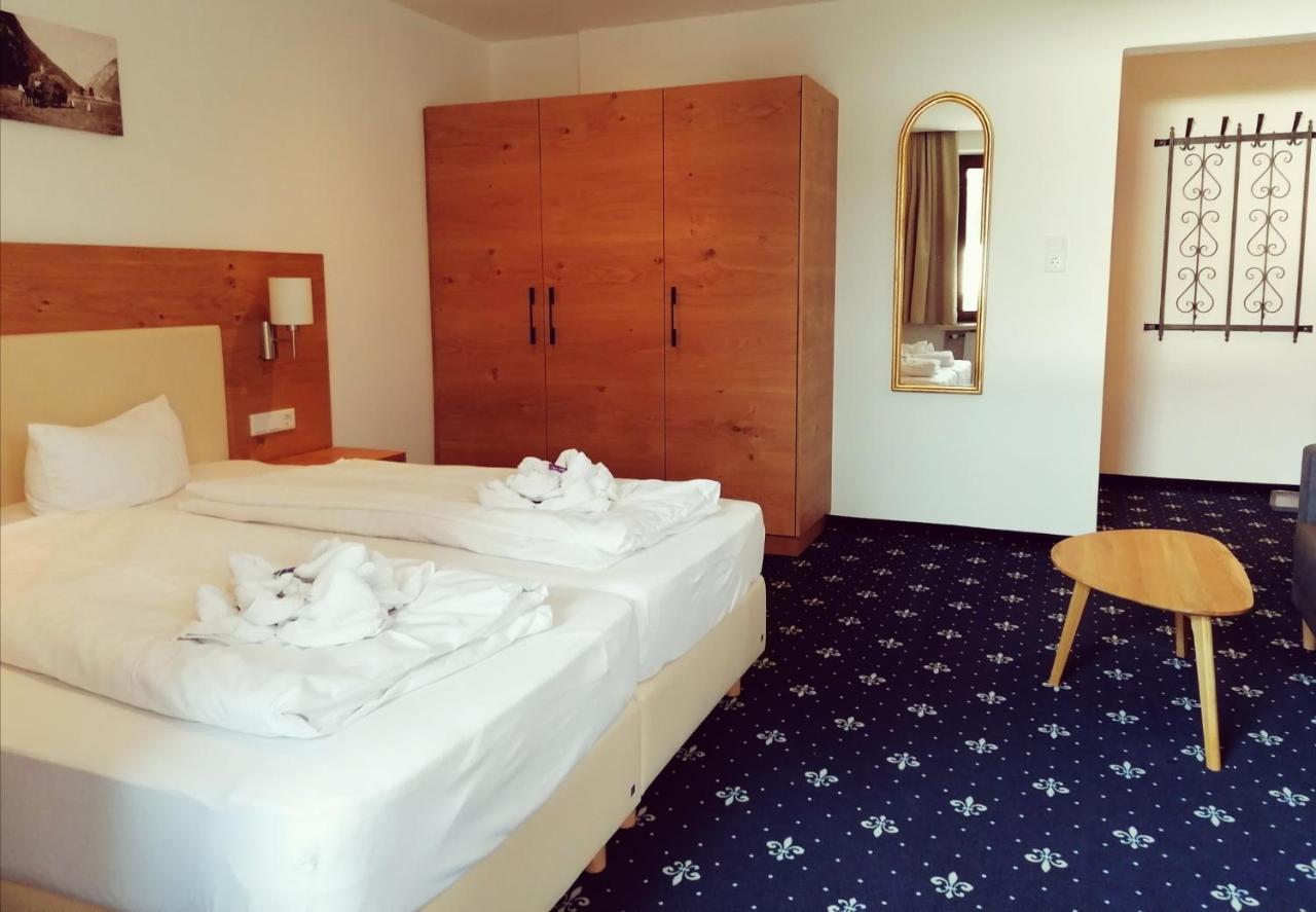 Hotel Tirolerhof ลอยทัช ภายนอก รูปภาพ