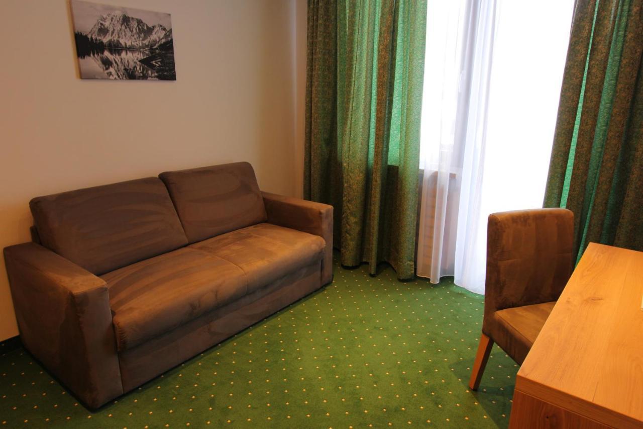 Hotel Tirolerhof ลอยทัช ภายนอก รูปภาพ