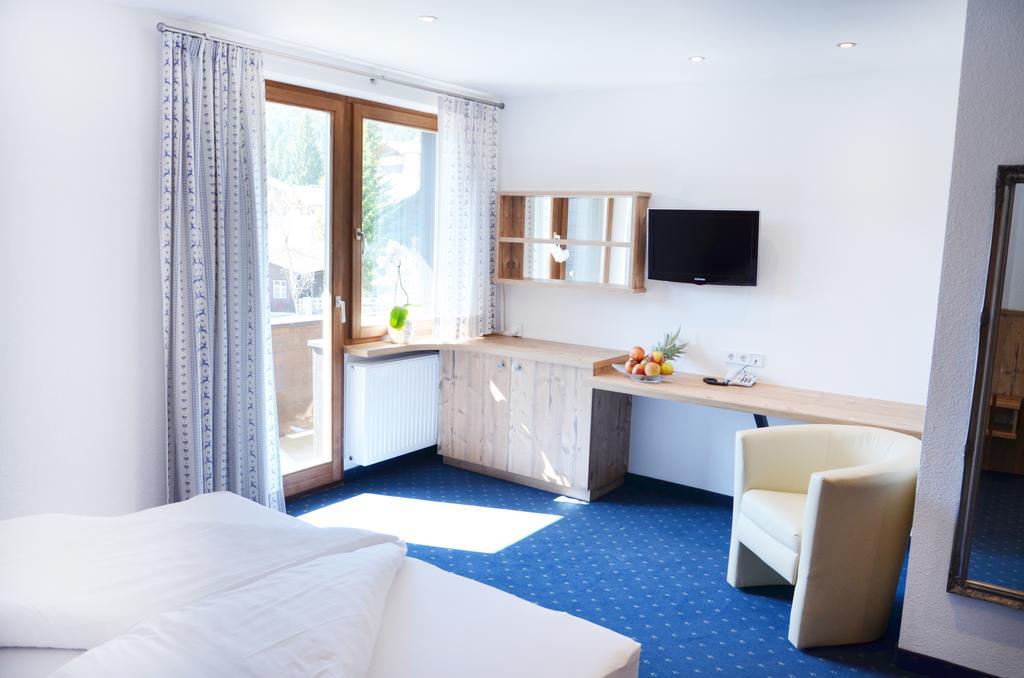 Hotel Tirolerhof ลอยทัช ภายนอก รูปภาพ