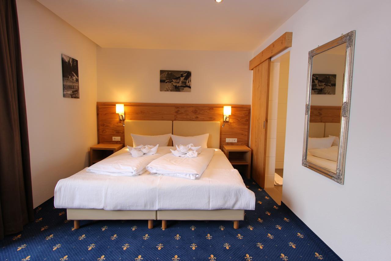 Hotel Tirolerhof ลอยทัช ภายนอก รูปภาพ